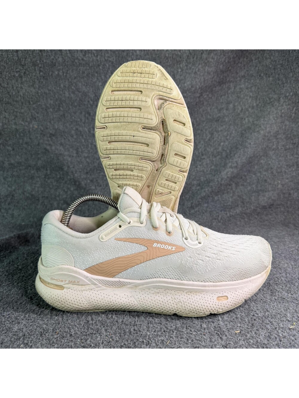 Brooks Ghost Max Shoes Womens Size 8.5 Beige Mesh Running Sneakers 1203951B135